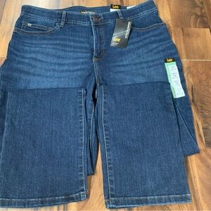 NWT Lee Relaxed Leg Straight Fit Mid Rise Size 16 Regular Medium Wash Jeans